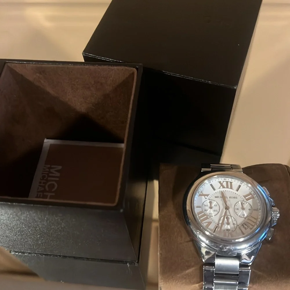 Michael Kors Watch - Picture 2 of 5